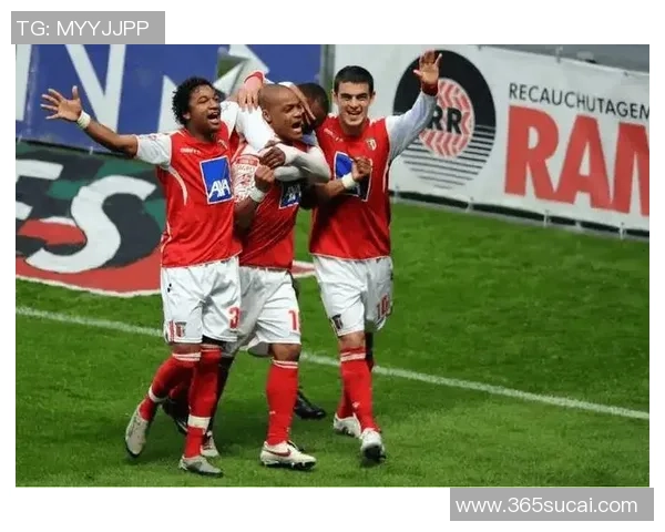 世界杯激战本菲卡与曼联平局绝杀瞬间点燃全场激情解析